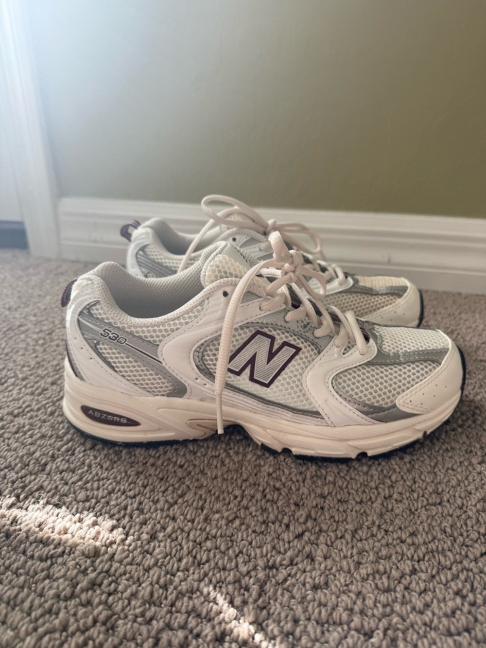 New Balance womens White, Gray & burgundy 530 Sneakers